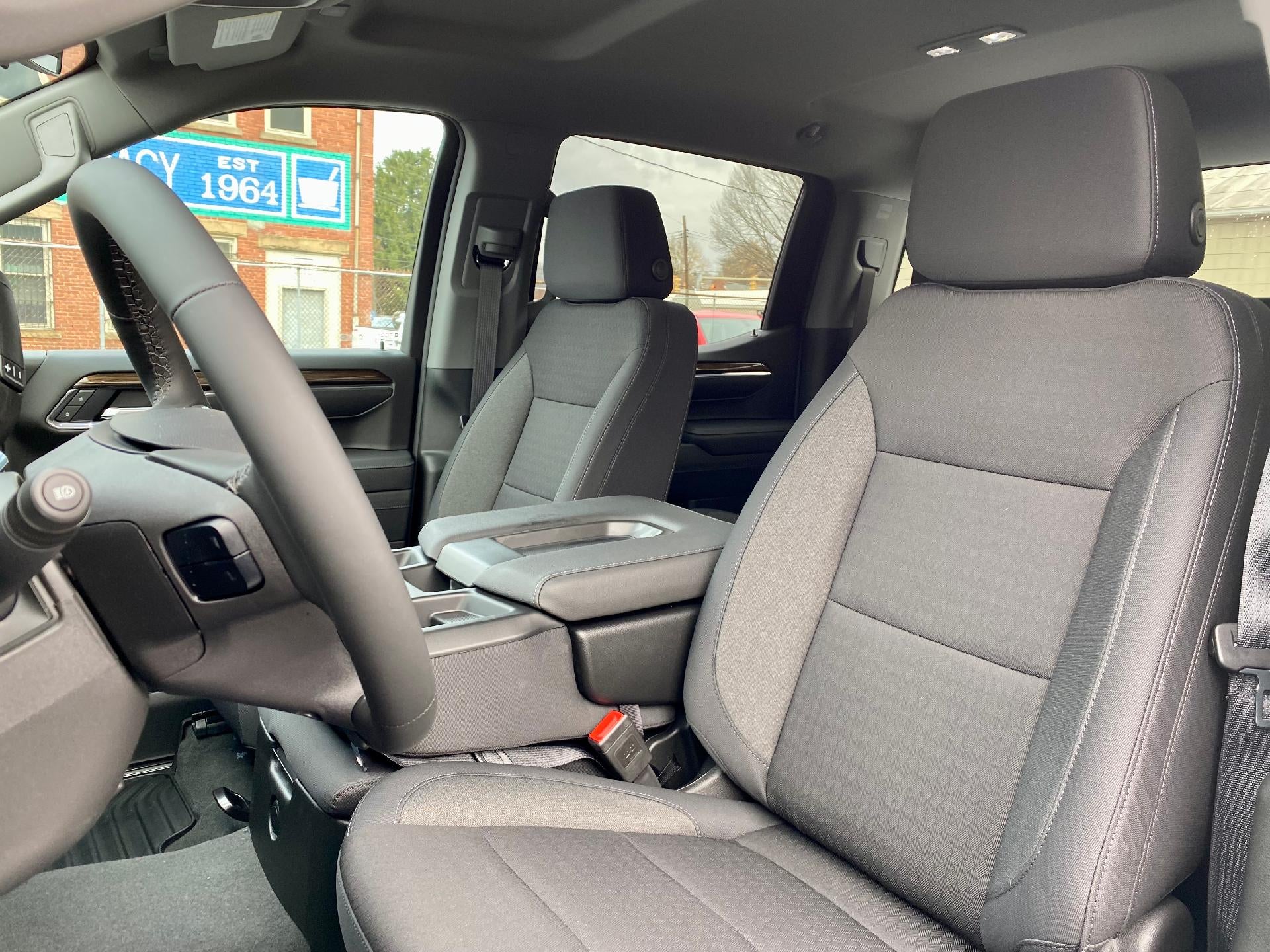 2025 Chevrolet Silverado 1500 LT (2FL)